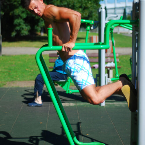 Buiten fitness toestel: Leg raise 9 Voldoet aan de laatste veiligheidsnormen voor buitenfitness